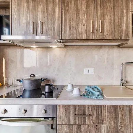 Daire Gkountis Deluxe King 2