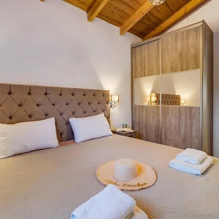 Daire Gkountis Deluxe King 2 *